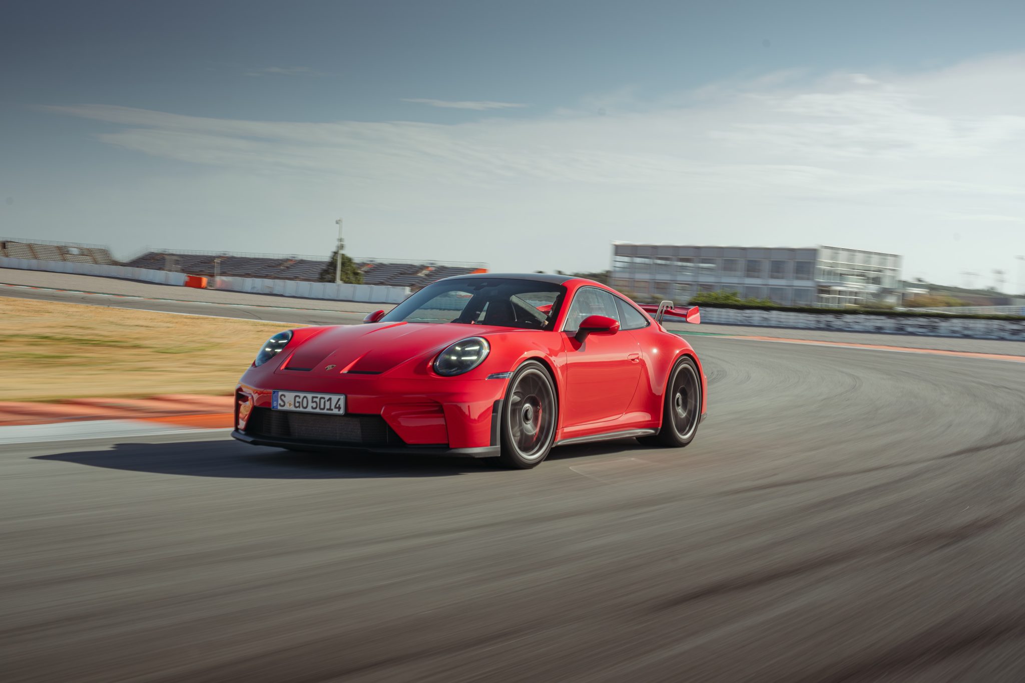 ポルシェ　911 GT3 2025 Porsche 911 GT3 Review: Updates, Performance and Driving