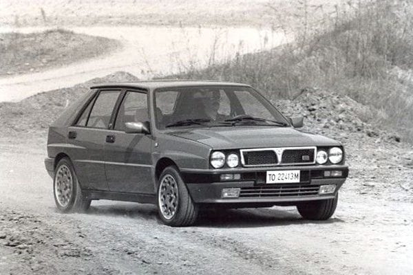 _stacked_0010_Lancia-Delta-HF-integrale-16v-1989-press shot2